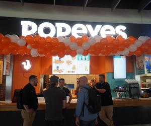 Trzy osoby wygrały roczny voucher na firmową kanapkę do Popeyes w Poznaniu