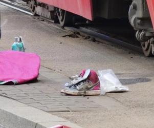 Nastolatka wpadła pod rozpędzony tramwaj przy rondzie de Gaulle’a w Warszawie. Trafiła do szpitala