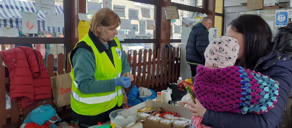 Lublin: Coraz mniej wolontariuszy, którzy pomagają uchodźcom na dworcu. Potrzebne wsparcie