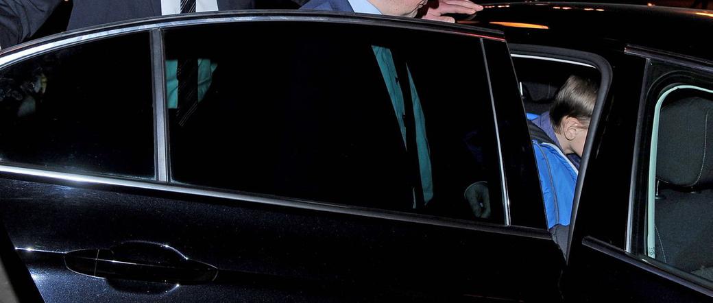 BŁASZCZAK WOZI DZIECI DO KINA RZĄDOWA LIMUZYNĄ