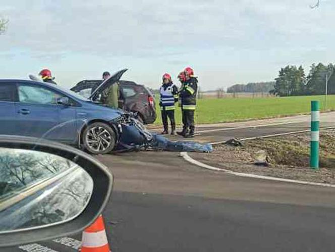 Dziękonie. Zderzenie dacii z toyotą, dwie osoby ranne [ZDJĘCIA]