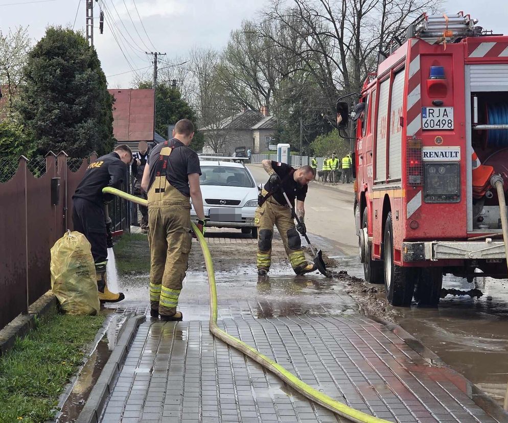 To była koszmarna Wielkanoc. Nawałnica zniszczyła 150 domów. Trwa wielkie sprzątanie