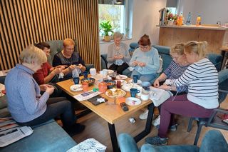 Szydełkowe babki z Ostrzeszowa. Dziergają w miejscach publicznych i ... zarażają pasją!