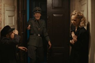 Zatoka szpiegów 2, odcinek 17. Franz (Bartosz Gelner), Engel (Michał Balicki), Greta (Karolina Kominek)