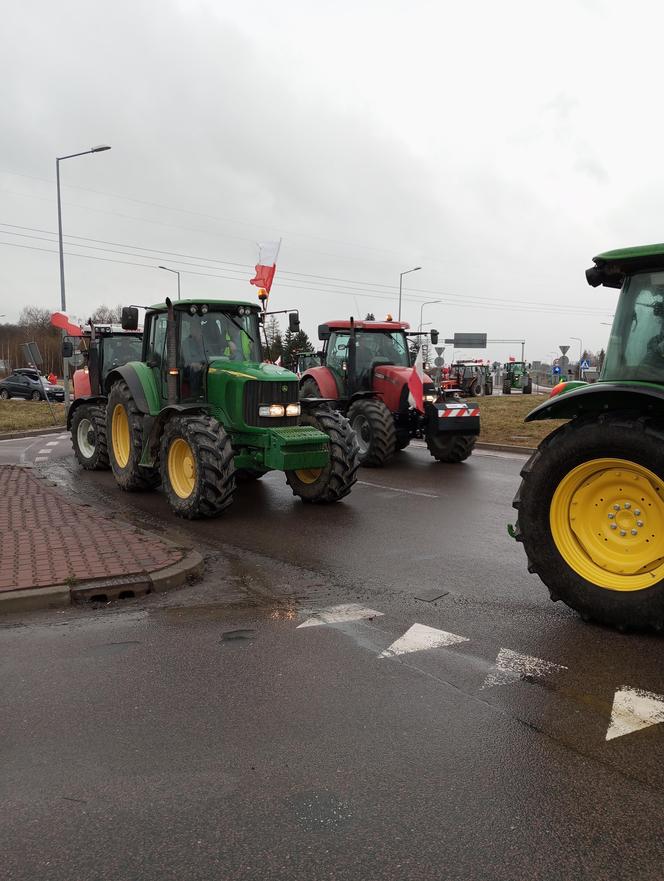 Trwa protest rolników w woj. lubelskim. Blokady są w wielu miejscach w regionie [DUŻO ZDJĘĆ]