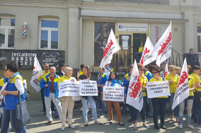 Pikieta przed siedzibą Praktikera w Dąbrowie Górniczej