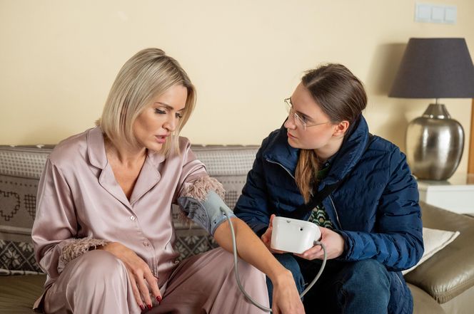 Na sygnale, odc. 679. Katia (Alicja Chmielewska), Beata (Justyna Sieniawska) 