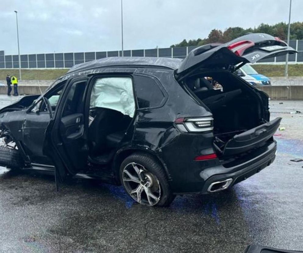 Komendant policji dachował na autostradzie. Sroga kara dla kierowcy