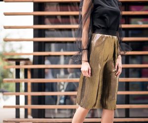 Wielki come back plisowanej spódnicy. Jesienią stanie się twoim biurowym uniformem