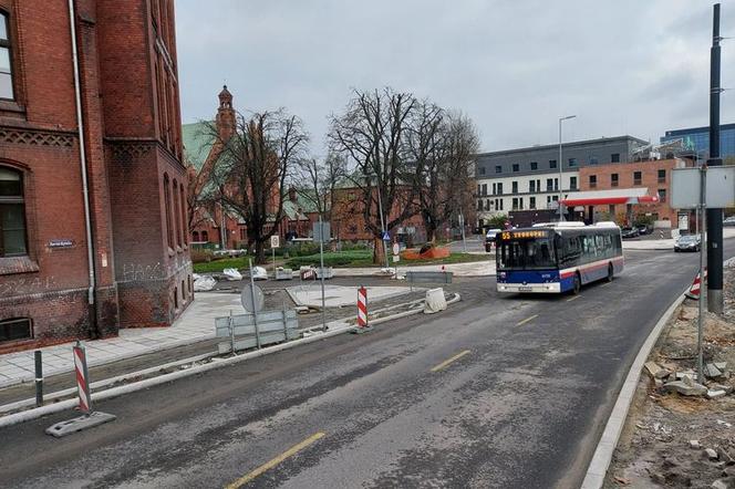 Bydgoszcz: Trwa rozbudowa ulicy Kujawskiej. Kiedy będzie otwarty Pl. Kościeleckich?