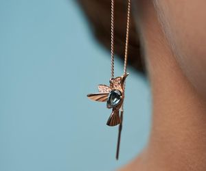 Motywy morskie, asymetria, gotyk. Te trendy w biżuterii będą królować wiosną i latem
