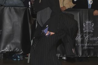 Rihanna ogłosiła ciążę na Met Gali 2025. Okrągły brzuszek wcisnęła w gorset!