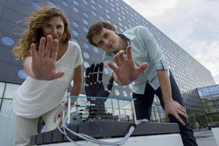 Polscy naukowcy stworzyli sztuczną dłoń