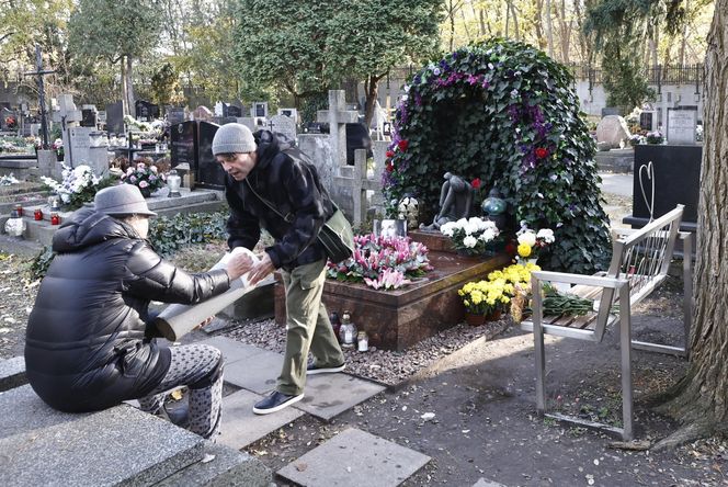 Przy grobie Kory czuwają najbliżsi