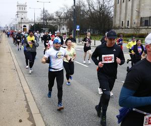 Bieg na Piątkę 2024, Warszawa - zdjęcia. Biegłeś? Szukaj się w galerii!