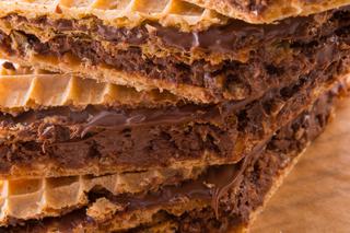 Tort pischinger: przepis na deser z wafli i czekolady