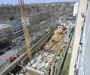Deweloper buduje apartamentowiec tuż pod ich oknami. „Ten blok zasłoni nam świat”