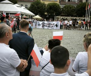 Manifestacja pod hasłem Sto nielegalnej imigracji w Lesznie