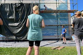 Nowy mural powstaje na ścianie ZS nr 2 w Nowym Sączu 