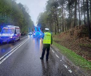 Wypadek na drodze nr 42 w Brodach. Zderzyły się dwa auta osobowe