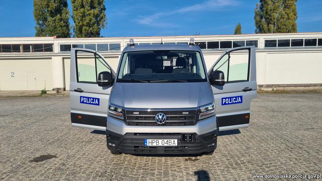 Volkswagen Crafter przeznaczony do przewozu osób zatrzymanych