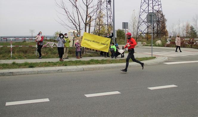 Maraton Czerwonego Kapturka. Michał Piszer przebiegł ponad 40 km dla chorego Miłoszka [AUDIO]