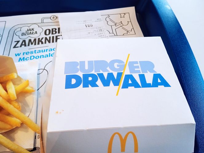 Klienci kupujący Burger Drwala 2023