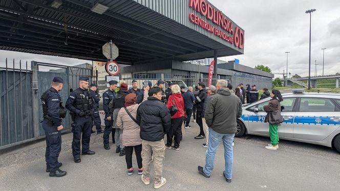 Hala na Modlińskiej zamknięta dla kupców. To koniec bazaru