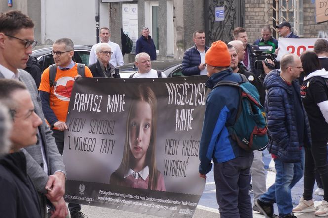 Protest rodziców i dziadków w Warszawie (7.03.2025)