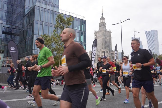 Uczestnicy biegu Nice To Fit You Warszawska Dycha 2025 na trasie