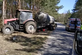 Motocyklem w ciągnik. Na miejscu interweniował zespół LPR, 21-latek w szpitalu!