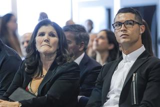 Mama Cristiano Ronaldo pożegnała wnuka. Świat sportu łączy się w bólu po śmierci synka CR7. Tysiące kondolencji