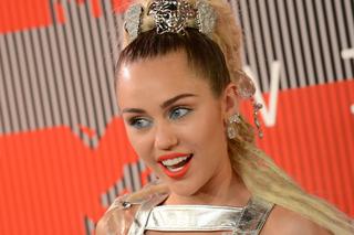 Miley Cyrus w piosence do filmu o parze lesbijek. Kiedy premiera soundtracku Freehold?