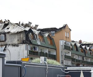 Blok przy ul. Powstańców w Ząbkach po pożarze
