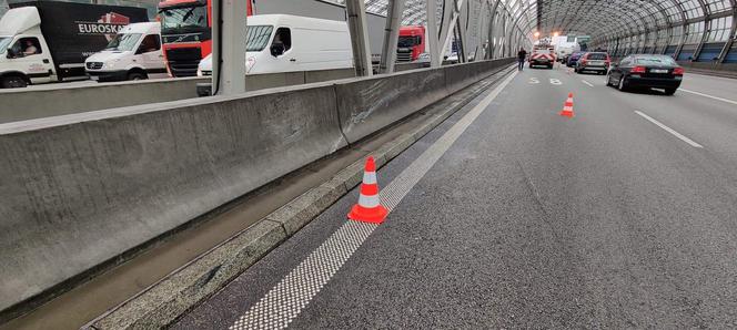Rozbita Mazda MX-5 - wypadek na trasie S8 w Warszawie