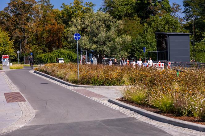 Efekty remontu pl. Na Rozdrożu w Warszawie