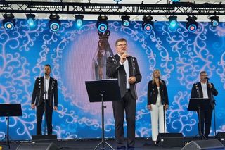 Bayer Full zagrał na zaproszenie Rydzyka na  Jasnej Górze. Zamiast Majteczek w kropeczki była Barka