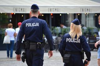 Warszawa. Policjanci pobili się podczas ćwiczeń. Mundurowy kopnął młodą funkcjonariuszkę?