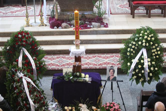 Pogrzeb Agnieszki Kotulanki. Te gwiazdy Klanu przyszły pożegnać aktorkę - ZDJĘCIA