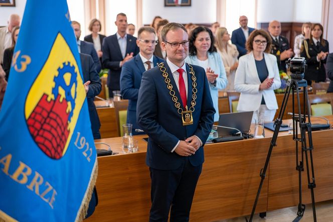 Zaprzysiężenie nowego prezydenta Zabrza. Kamil Żbikowski złożył ślubowanie i zwrócił się do mieszkańców