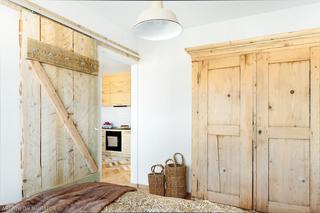 Drewno rozbiórkowe w domu - gdzie kupić stare drewno i jak wykorzystać?