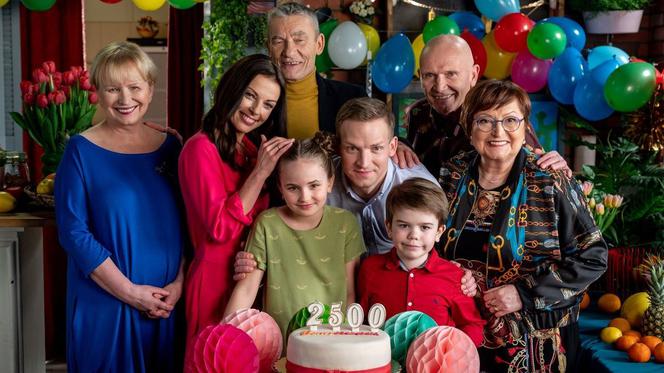 Barwy szczęścia odc. 2500. Basia, Kasia, Stefan Górka, Łukasz, Tolek, Irenka, Paulinka, Ksawcio