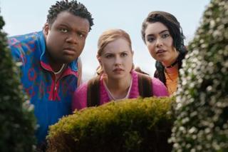 Jaquel Spivey jako Damian Hubbard, Angourie Rice jako Cady Haron i Auli’i Cravalho jako Janis Ian.