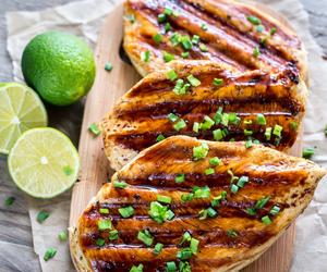 Łatwy kurczak jogurtowy z patelni. Soczysty i miękki zarazem