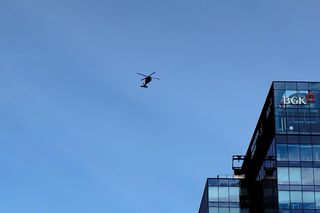 Blackhawk latał nad Warszawą. Zawisł nad najwyższym wieżowcem