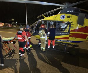 Makabra na Wisłostradzie. Roztrzaskane auta i motocykle. Dwie osoby reanimowane w tym dziecko 