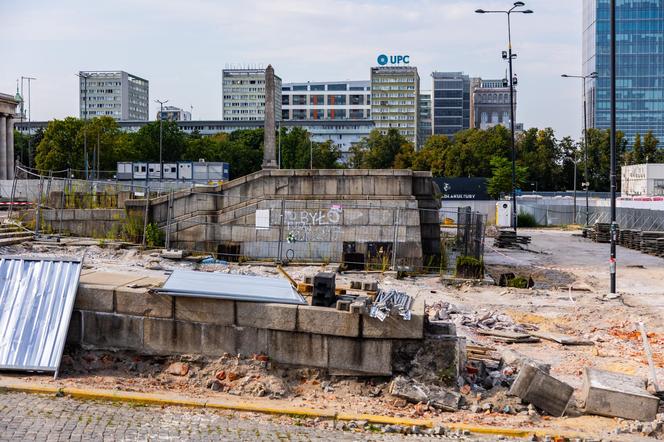 Przebudowa placu Defilad w Warszawie – widok w stronę trybuny i obelisku