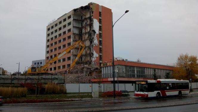 Olsztyn. Rozbiórka hotelu widmo