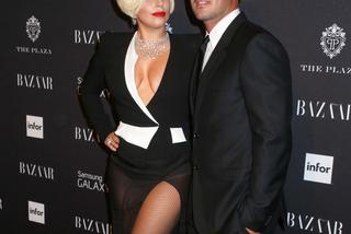 Lady Gaga zaręczona! Kim jest narzeczony Gagi? To dla Taylora Kinneya założy suknie ślubną... zobaczcie Eskowe propozycje! [GALERIA]