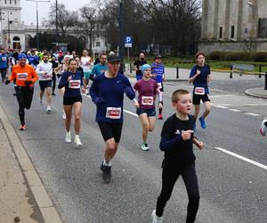 Bieg na Piątkę 2024, Warszawa - zdjęcia. Biegłeś? Szukaj się w galerii!